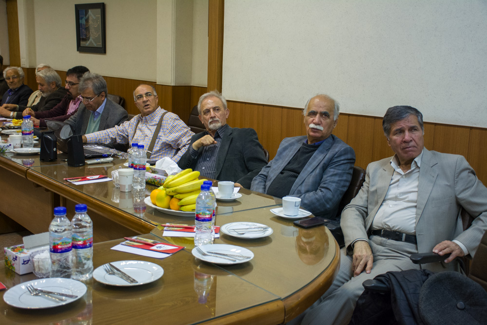 برگزاری نشست جمعی از اساتید و فرهیختگان استان